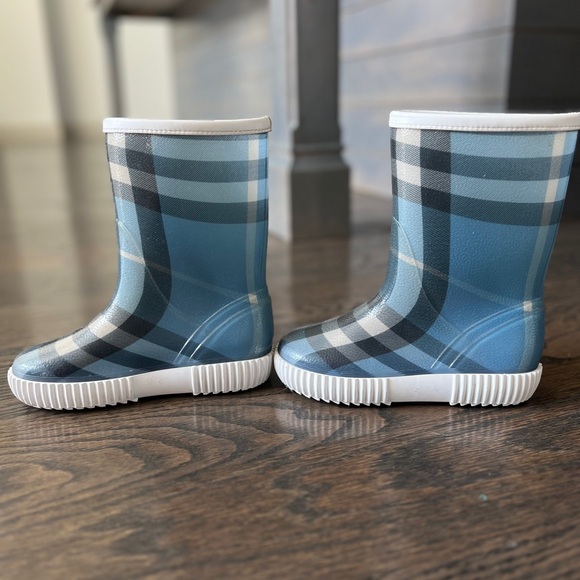 Authentic kids Burberry Wellington rain boots size 13 - Picture 6 of 10